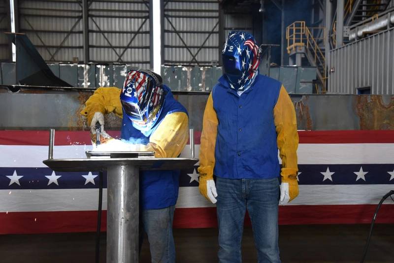 Austal USA Holds Keel Laying Ceremony For LCU 1710
